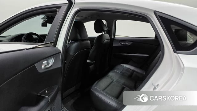 Kia The New K3 2nd generation 2021 Белый из Кореи, фото 2