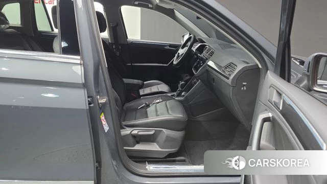 Volkswagen Tiguan second Generation 2023 Серый из Кореи, фото 2