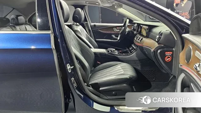 Mercedes-Benz E-Class W213 2018 Синий из Кореи, фото 2