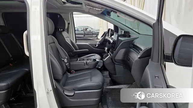 Hyundai Staria 2025 Белый из Кореи, фото 2