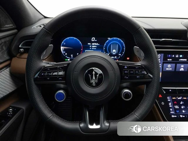 Maserati Grecale 2024 Светло-серебряный цвет из Кореи, фото 2