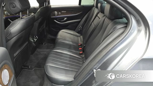 Mercedes-Benz E-Class W213 2018 Серебристо-серый из Кореи, фото 2