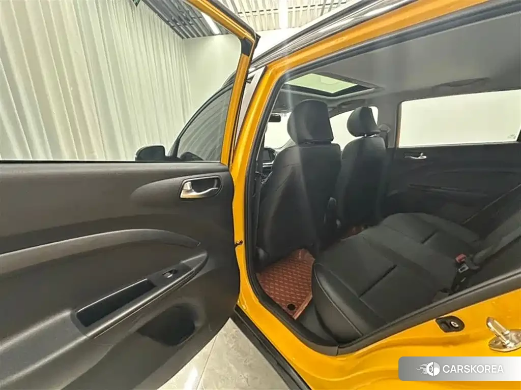 Kia KX1 2024 Yellow/orange из Китая, фото 2