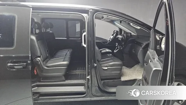 Hyundai Staria 2021 Черный из Кореи, фото 2