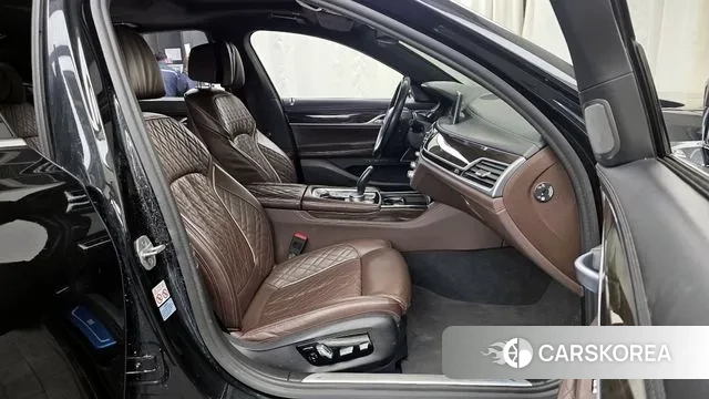 BMW 7 Series (G11) 2020 Черный из Кореи, фото 2