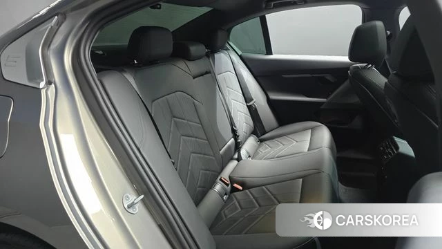 BMW 5 Series (G60) 2025 Серебристо-серый из Кореи, фото 2