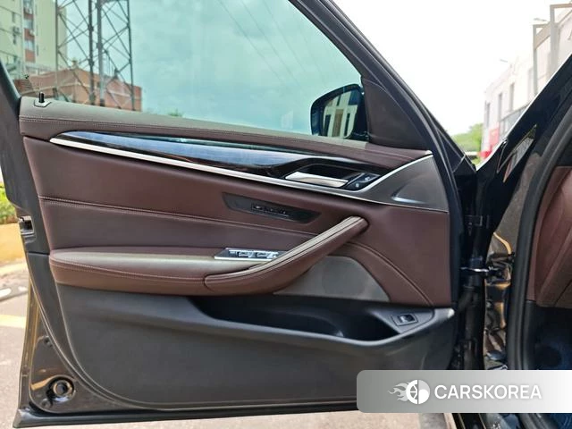 BMW 5 series 2021 Черный из Китая, фото 2