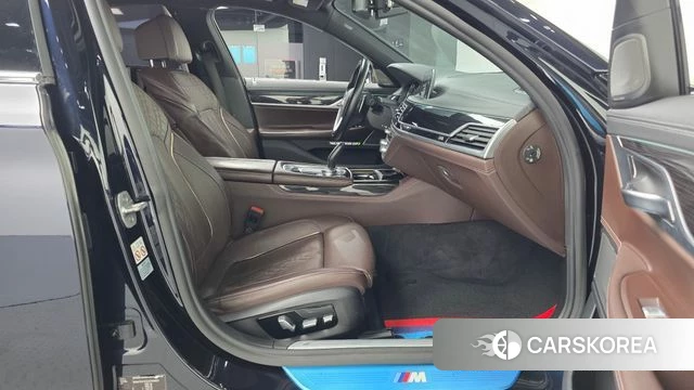 BMW 7 Series (G11) 2018 Черный из Кореи, фото 2