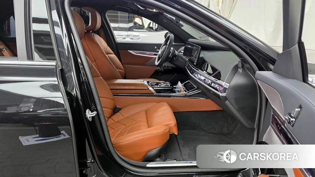 BMW 7 Series (G70) 2025 Черный из Кореи, фото 2