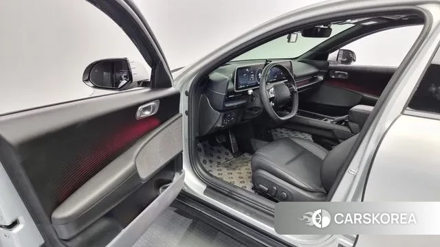 Hyundai Ionic 6 2023 Серебристо-серый из Кореи, фото 2