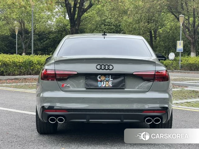 Audi S4 2023 Темно-серый из Китая, фото 2