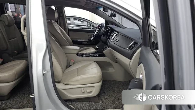 Kia The New Carnival 2018 Серебряный из Кореи, фото 2
