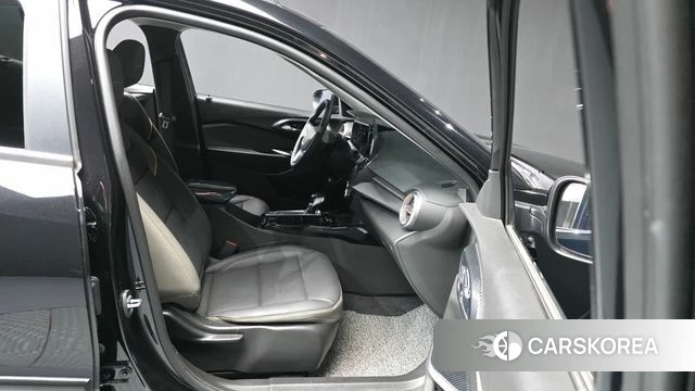 Chevrolet (GM Daewoo) Trax Crossover 2023 Черный из Кореи, фото 2