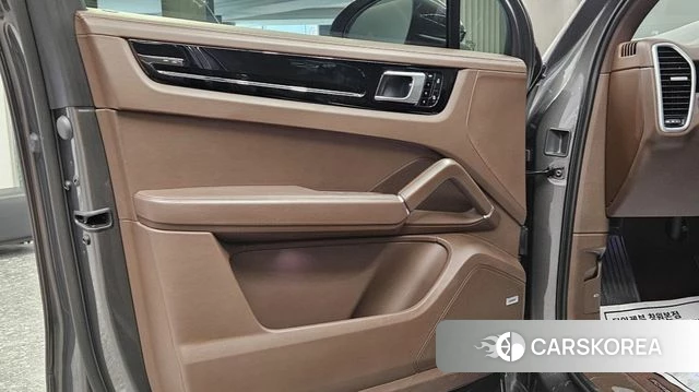 Porsche Cayenne (PO536) 2019 Серый из Кореи, фото 2