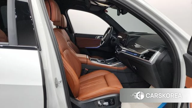 BMW X7 (G07) 2025 Белый из Кореи, фото 2