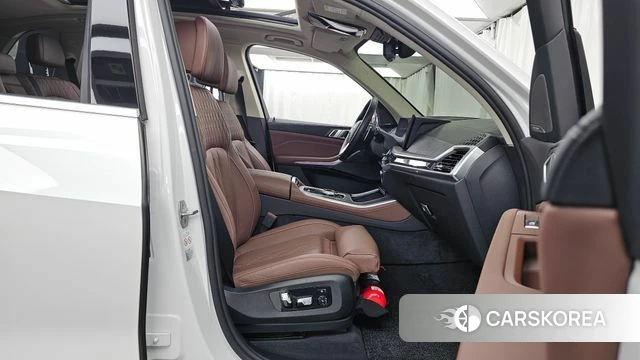 BMW X5 (G05) 2023 Белый из Кореи, фото 2
