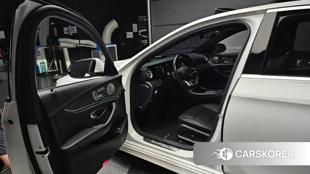 Mercedes-Benz E-Class W213 2022 Белый из Кореи, фото 2