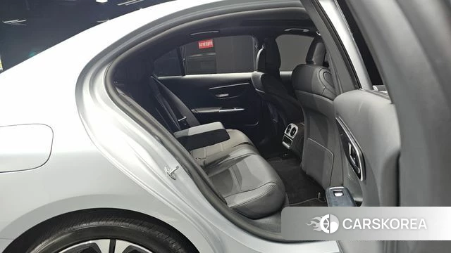 Mercedes-Benz C-Class W206 2023 Серебристо-серый из Кореи, фото 2