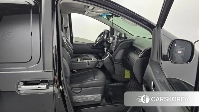 Hyundai Staria 2024 Черный из Кореи, фото 2