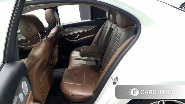 Mercedes-Benz E-Class W213 2018 Белый из Кореи, фото 2