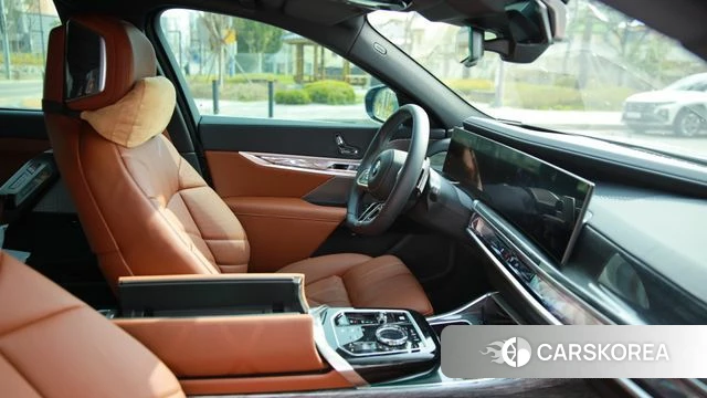 BMW 7 Series (G70) 2025 Цвет галактики из Кореи, фото 2