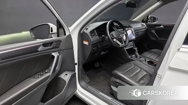 Volkswagen Tiguan second Generation 2021 Белый из Кореи, фото 2