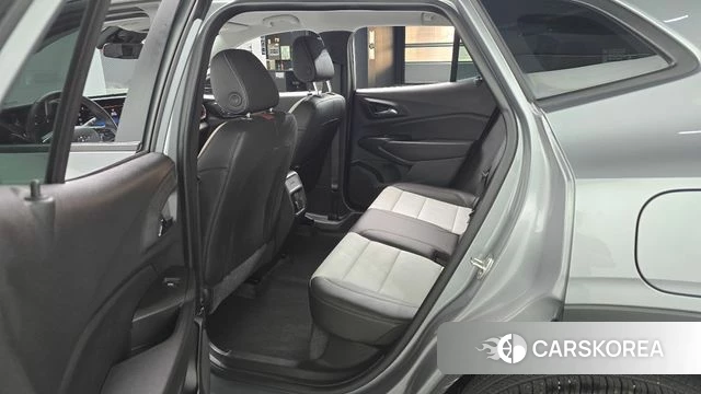 Chevrolet (GM Daewoo) Trax Crossover 2025 Серебряный из Кореи, фото 2