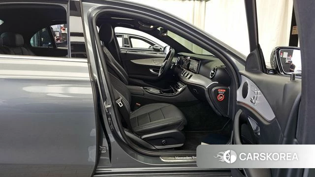 Mercedes-Benz E-Class W213 2021 Серый из Кореи, фото 2