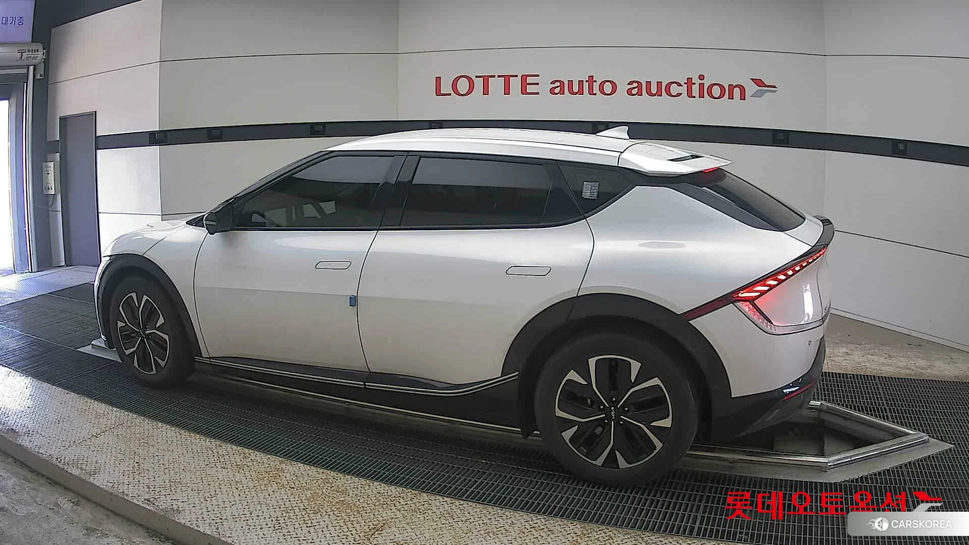 Kia EV6 2022 Snow White Pearl из Кореи, фото 2