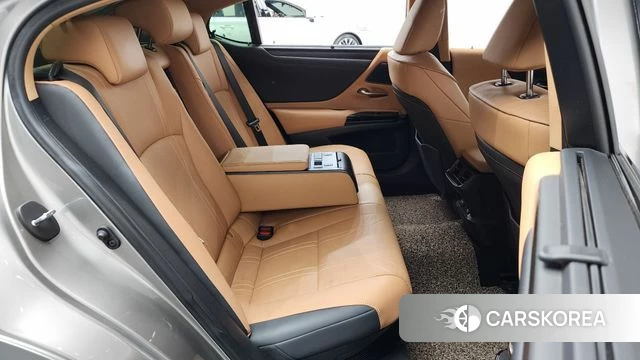 Lexus ES300h 7th generation 2022 Серебристо-серый из Кореи, фото 2