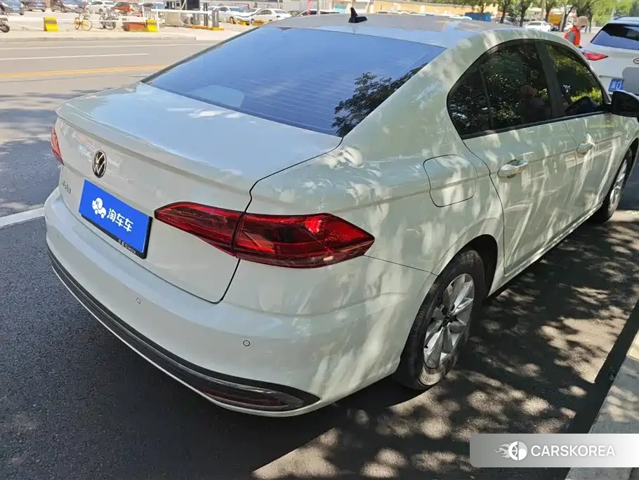Volkswagen Bora 2023 Белый из Китая, фото 2