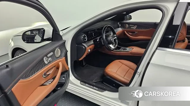 Mercedes-Benz E-Class W213 2021 Белый из Кореи, фото 2