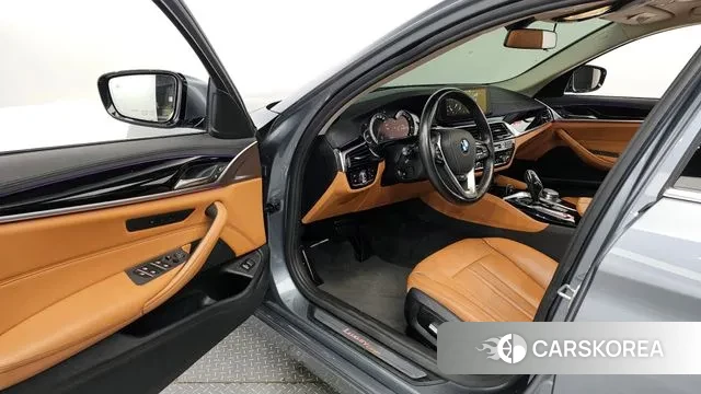 BMW 5 Series (G30) 2018 Серебристо-серый из Кореи, фото 2