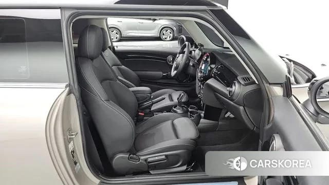 Mini Cooper 2024 Жемчужный цвет из Кореи, фото 2