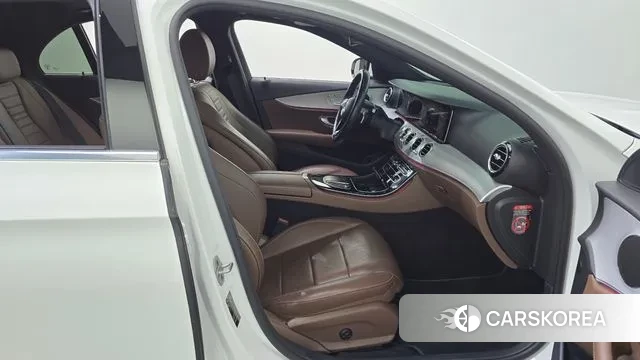 Mercedes-Benz E-Class W213 2021 Белый из Кореи, фото 2