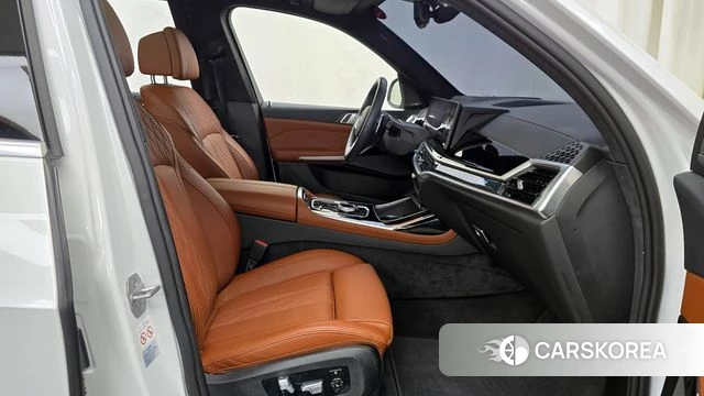 BMW X7 (G07) 2024 Белый из Кореи, фото 2