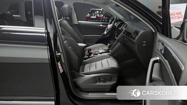 Volkswagen Tiguan second Generation 2023 Черный из Кореи, фото 2