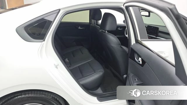 Kia The New K3 2nd generation 2024 Белый из Кореи, фото 2