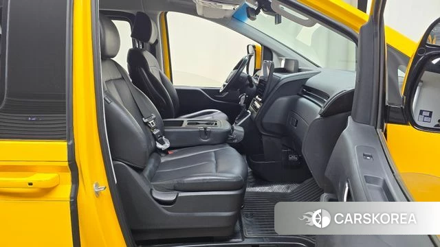 Hyundai Staria 2022 Желтый из Кореи, фото 2