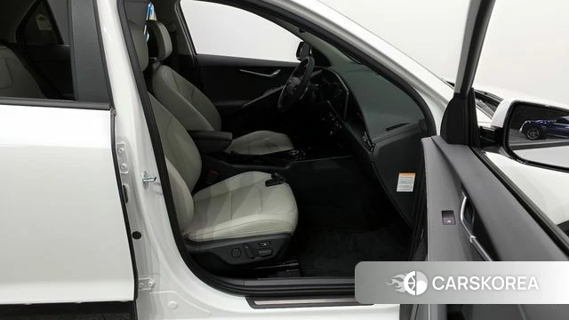 Kia Di Ol Nu Niro 2025 Белый из Кореи, фото 2