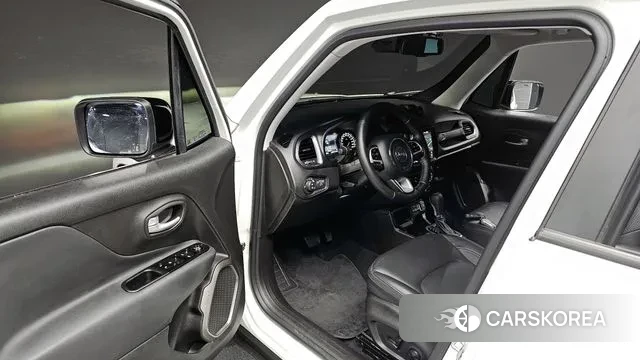 Jeep Renegade 2023 Белый из Кореи, фото 2