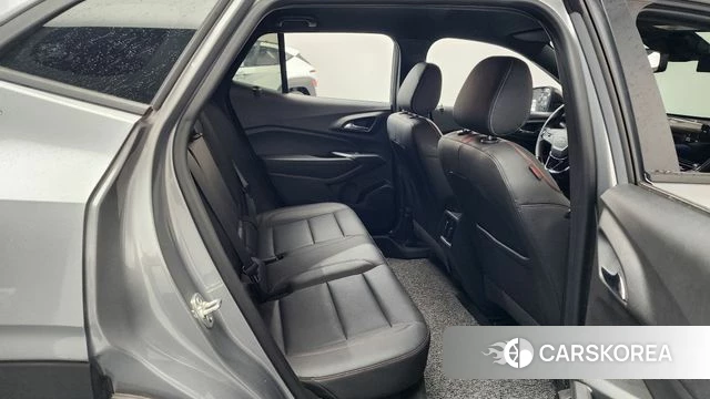 Chevrolet (GM Daewoo) Trax Crossover 2024 Серебристо-серый из Кореи, фото 2
