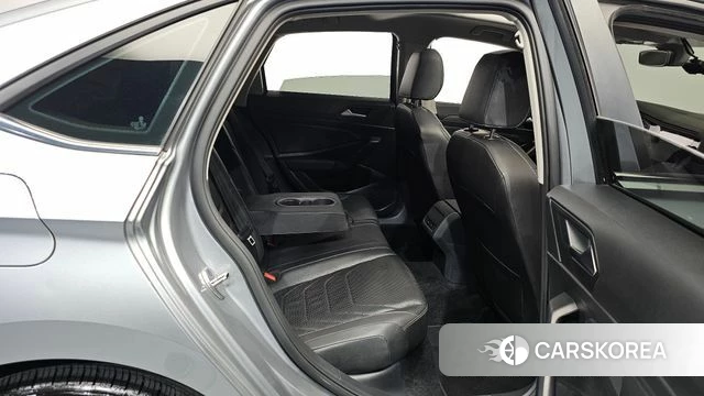 Volkswagen 7th Generation of Jetta 2021 Серебристо-серый из Кореи, фото 2