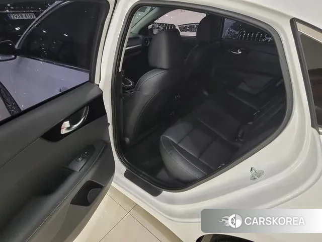 Kia The New K3 2nd generation 2023 Белый из Кореи, фото 2