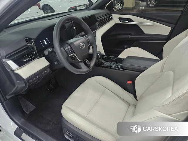 Toyota Camry (XV80) 2025 Белый из Кореи, фото 2