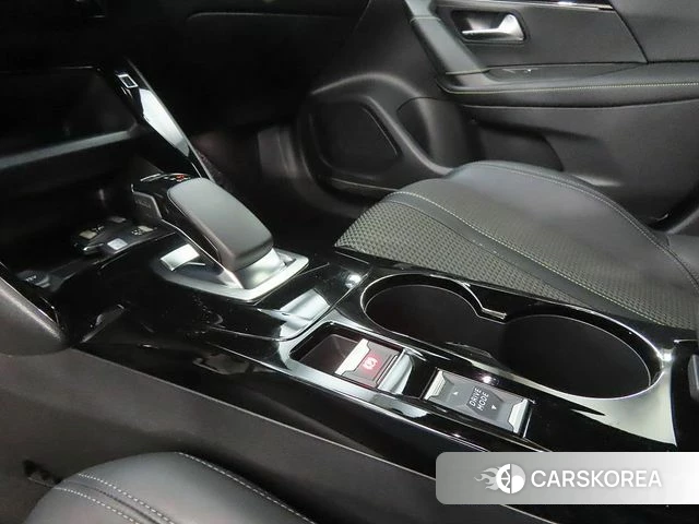 Peugeot e-2008 second generation 2022 Белый из Кореи, фото 2