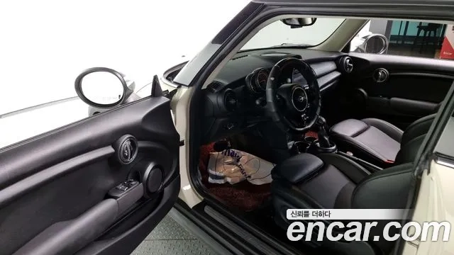 Mini Cooper 2018 Жемчужный цвет из Кореи, фото 2