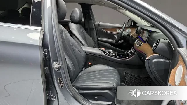 Mercedes-Benz E-Class W213 2020 Серый из Кореи, фото 2