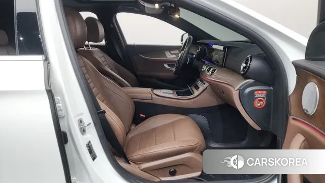 Mercedes-Benz E-Class W213 2021 Белый из Кореи, фото 2