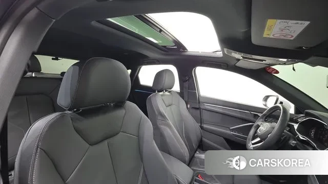 Audi Q3 (F3) 2023 Белый из Кореи, фото 2